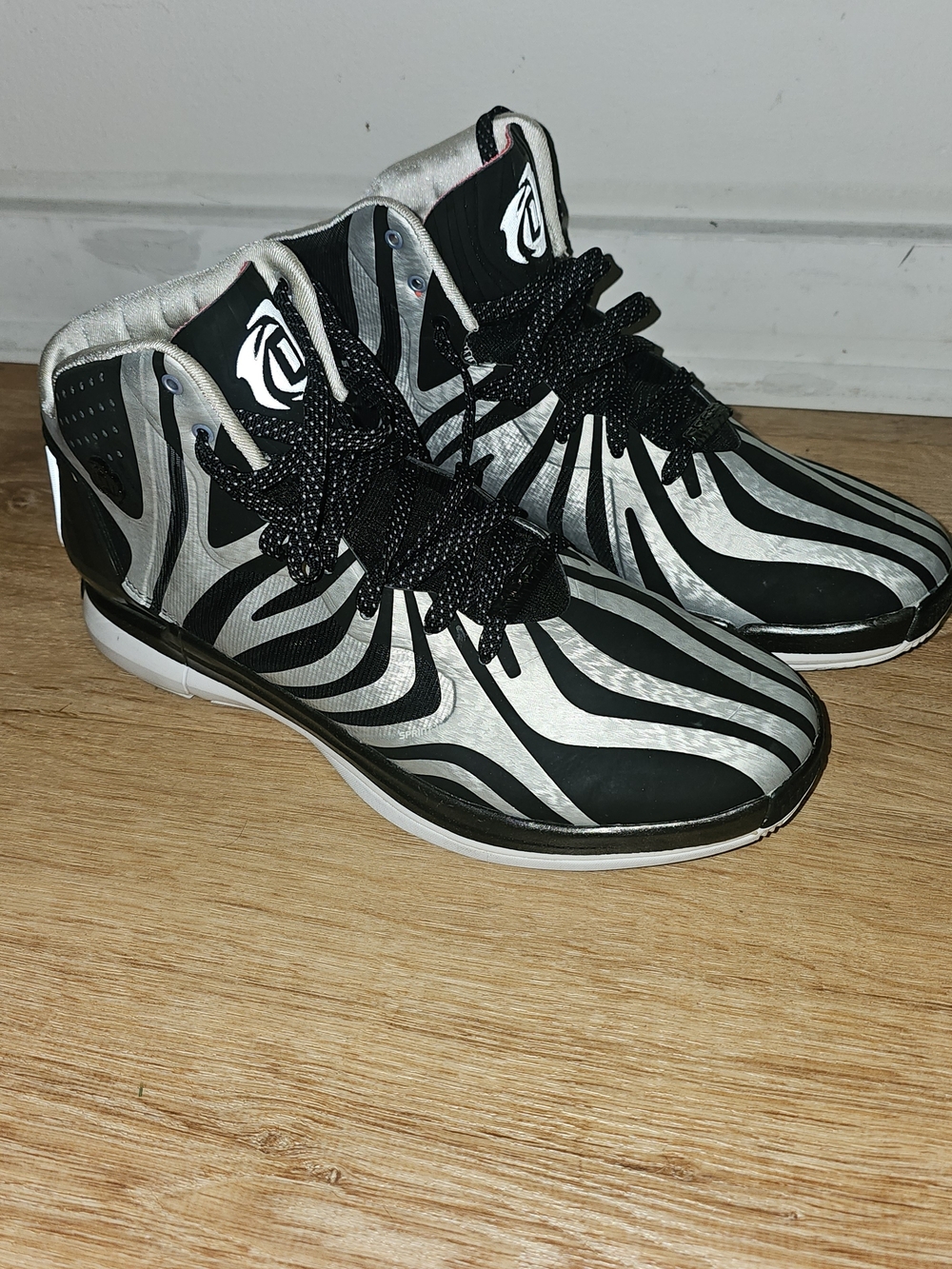 adidas D Rose 4.5 basketball shoes Zebra / Metallic Silver 10.5 mens